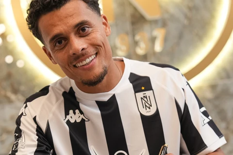 “Neftçi”dən yeni transfer: Surinam millisinin üzvü Bakıya gəldi