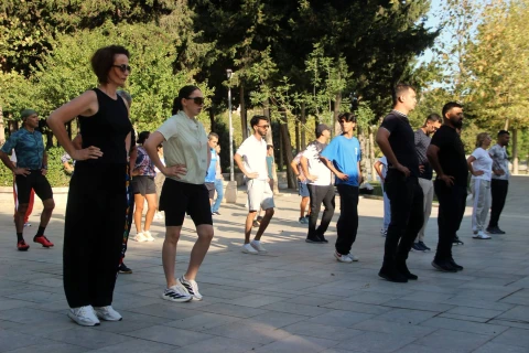 Şose velosipedi üzrə Əməkdar idman ustası Dədə Qorqud parkında açıq məşq keçirib - FOTO