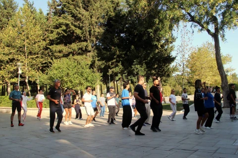 Şose velosipedi üzrə Əməkdar idman ustası Dədə Qorqud parkında açıq məşq keçirib - FOTO