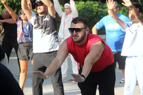 Şose velosipedi üzrə Əməkdar idman ustası Dədə Qorqud parkında açıq məşq keçirib - FOTO