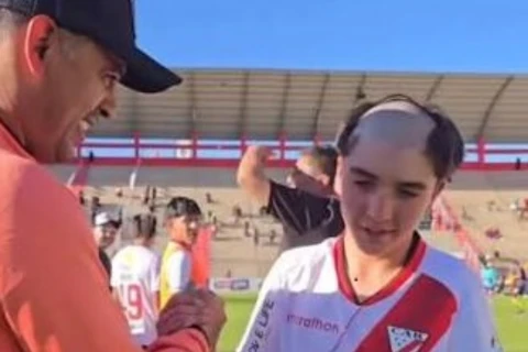 14 yaşlı futbolçu Boliviya çempionatında debüt etdi – saç düzümü gündəm oldu