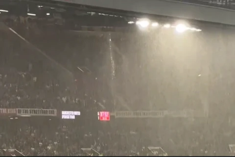 “Sabah”la oyundan əvvəl “Old Trafford”un damında problem yaranıb - VİDEO
