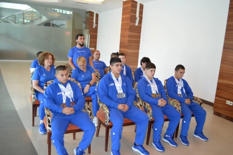 Avropa birinciliyində 15 medal qazanmış ağırlıqqaldıranlarla görüş keçirilib - FOTO