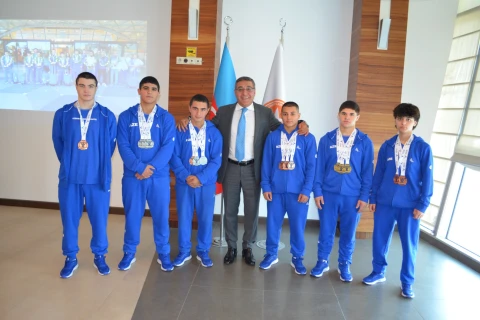 Avropa birinciliyində 15 medal qazanmış ağırlıqqaldıranlarla görüş keçirilib - FOTO