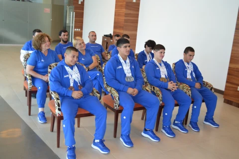 Avropa birinciliyində 15 medal qazanmış ağırlıqqaldıranlarla görüş keçirilib - FOTO