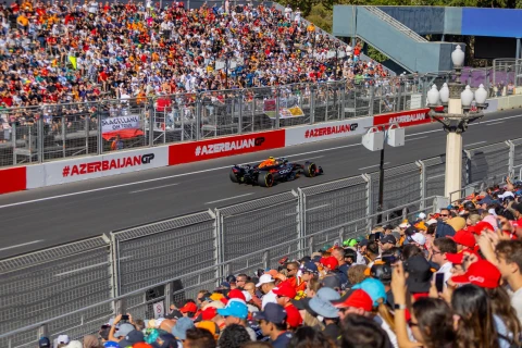 “Formula-1” üzrə Azərbaycan Qran-prisinə maraq artıb: Yeni tribuna quraşdırıldı