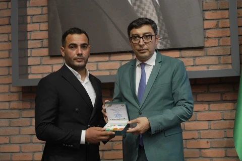 Fərid Qayıbov avqust ayında uğur qazanan idmançılarla görüşüb
