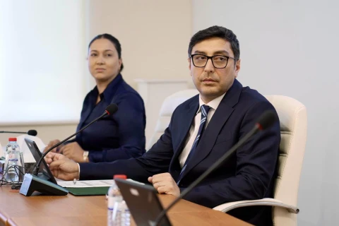 Fərid Qayıbov beynəlxalq tədbirlərdə iştirak edən gənclərlə görüşüb