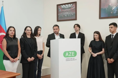 Fərid Qayıbov beynəlxalq tədbirlərdə iştirak edən gənclərlə görüşüb