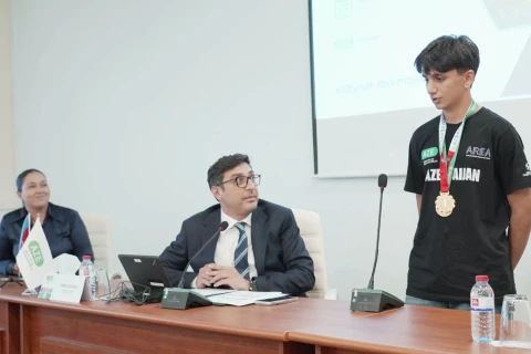 Fərid Qayıbov beynəlxalq tədbirlərdə iştirak edən gənclərlə görüşüb