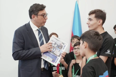 Fərid Qayıbov beynəlxalq tədbirlərdə iştirak edən gənclərlə görüşüb