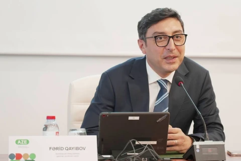 Fərid Qayıbov beynəlxalq tədbirlərdə iştirak edən gənclərlə görüşüb