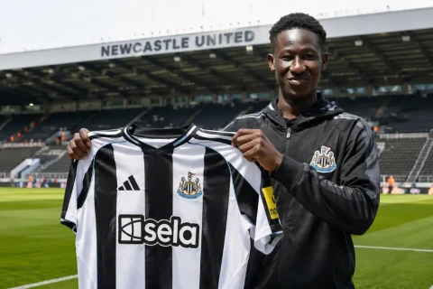 “Nyukasl” 18 yaşlı futbolçu transfer etdi