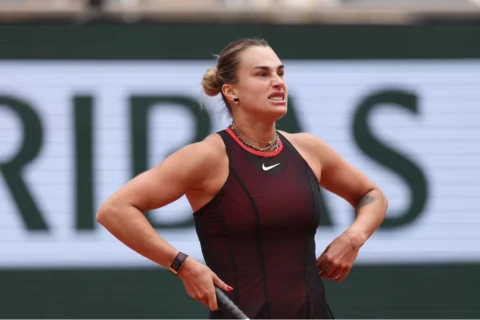 Məşhur tennisçi oyunu marixuana iyinə görə dayandırıb