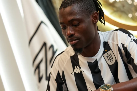 “Neftçi” nigeriyalı hücumçu transfer edib