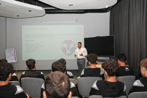 “Neftçi”nin U-16 komandası iqlim fəaliyyəti barədə məlumatlandırıldı - FOTO