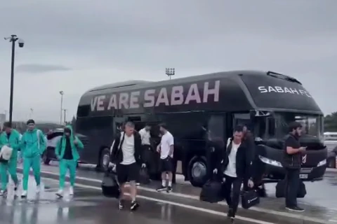 “Sabah” Çempionlar Liqası matçı üçün İngiltərəyə yola düşüb - VİDEO