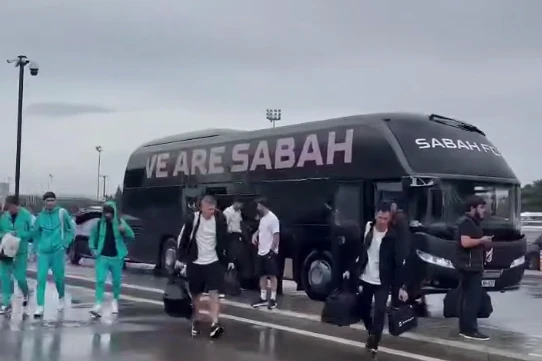“Sabah” Çempionlar Liqası matçı üçün İngiltərəyə yola düşüb - VİDEO