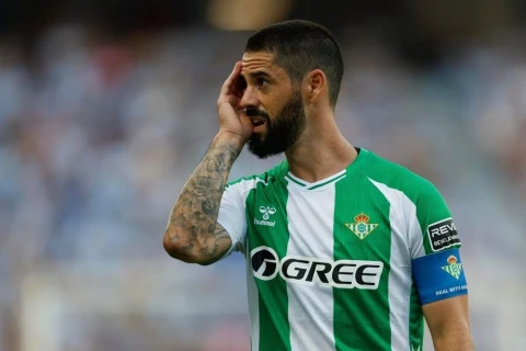 İsko İspaniyanın beş fərqli klubunun heyətində ÇL-də oynayan ilk futbolçu olub