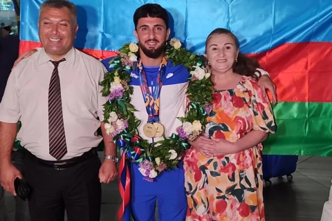Tələbələr arasında ilk dünya çempionumuz Vətənə qayıtdı