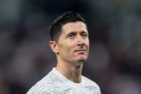 Levandovski stadionun tunelində Messi və Suareslə qucaqlaşdı