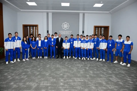 Rəşad Nəbiyev dünya və Avropa çempionatlarının medalçıları ilə görüşüb - FOTO