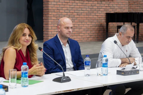 Kembric Universitetinin eksperti İdman Akademiyasında dəyirmi masa keçib - FOTO