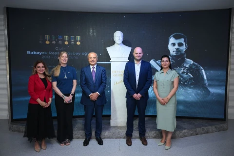 Azərbaycan İdman Akademiyasının rektoru Kembric Universitetinin məsul şəxsləri ilə görüşüb - FOTO