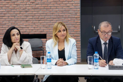 Kembric Universitetinin eksperti İdman Akademiyasında dəyirmi masa keçib - FOTO