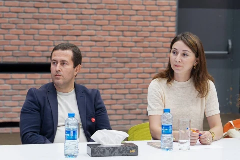 Kembric Universitetinin eksperti İdman Akademiyasında dəyirmi masa keçib - FOTO