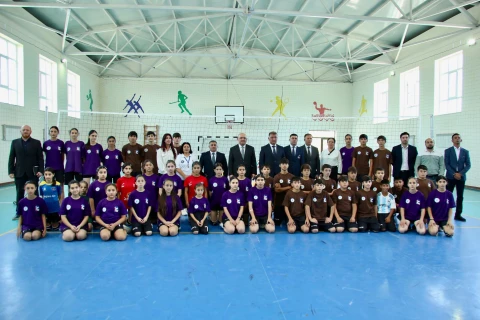 Şahin Bağırov Samuxda yeniyetmə voleybolçularla görüşüb - FOTO