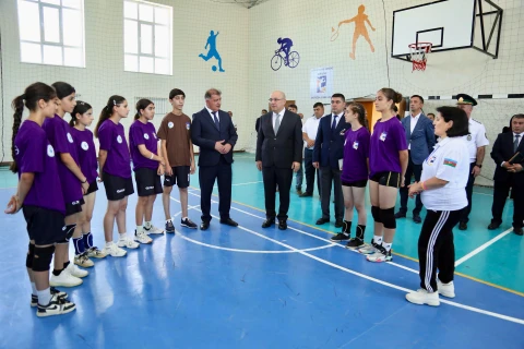 Şahin Bağırov Samuxda yeniyetmə voleybolçularla görüşüb - FOTO
