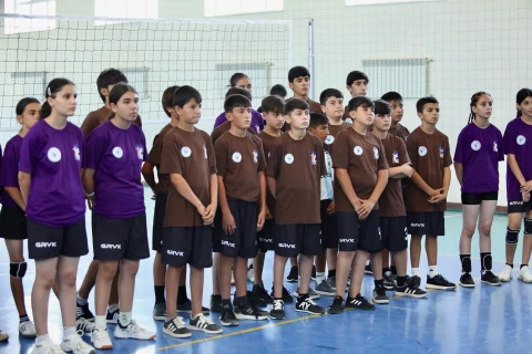 Şahin Bağırov Samuxda yeniyetmə voleybolçularla görüşüb - FOTO