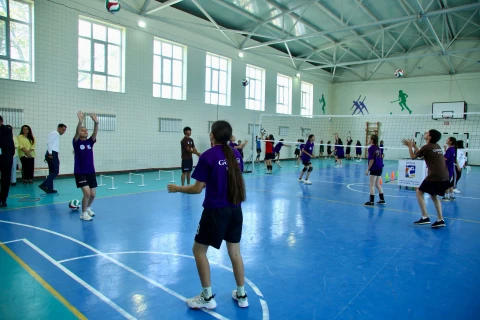 Şahin Bağırov Samuxda yeniyetmə voleybolçularla görüşüb - FOTO