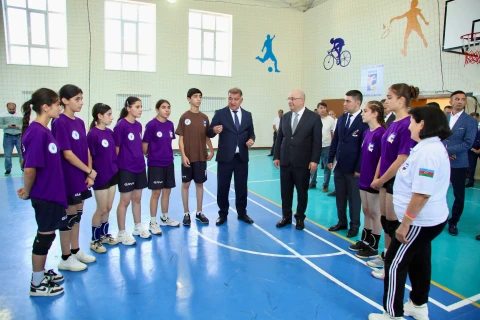 Şahin Bağırov Samuxda yeniyetmə voleybolçularla görüşüb - FOTO