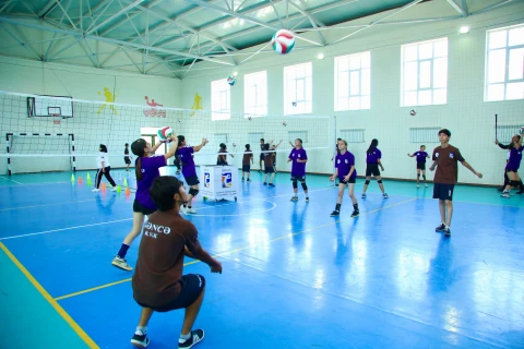 Şahin Bağırov Samuxda yeniyetmə voleybolçularla görüşüb - FOTO