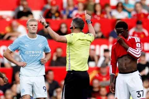 VAR-бригаду манчестерского дерби отстранили после ошибки с голом Холанда
