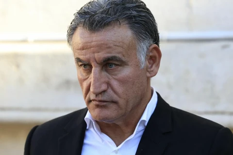 Former PSG coach sent off for obscene gesture in Saudi league match