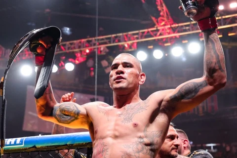 Бывший чемпион UFC попросил фанатов выбрать ему следующего соперника