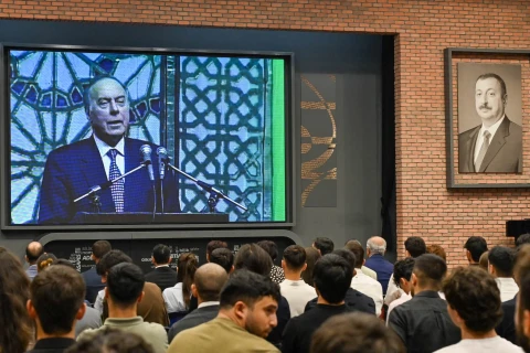 Fərid Qayıbov Azərbaycan İdman Akademiyasının tələbələri ilə görüşüb - FOTO