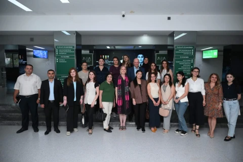 Kembric Universitetinin eksperti İdman Akademiyasında dəyirmi masa keçirib - FOTO