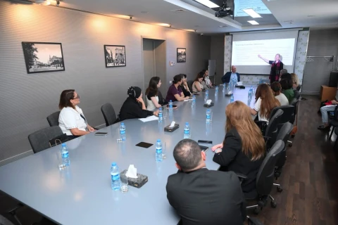 Kembric Universitetinin eksperti İdman Akademiyasında dəyirmi masa keçirib - FOTO