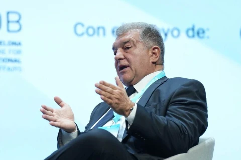 Лапорта: "Атлетико" готов продать Альвареса кому угодно, кроме "Барселоны"