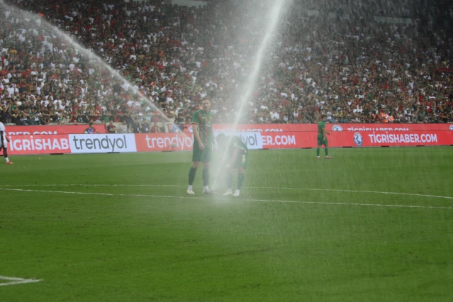 “Amedspor” - “Beşiktaş” matçında suvarma sürprizi - VİDEO