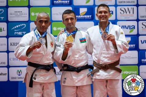 Veteran cüdoçularımız dünya çempionatında daha iki qızıl medal qazanıblar