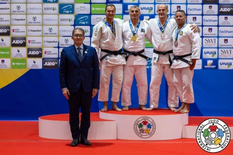 Veteran cüdoçularımız dünya çempionatında daha iki qızıl medal qazanıblar