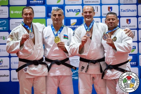 Veteran cüdoçularımız dünya çempionatında daha iki qızıl medal qazanıblar