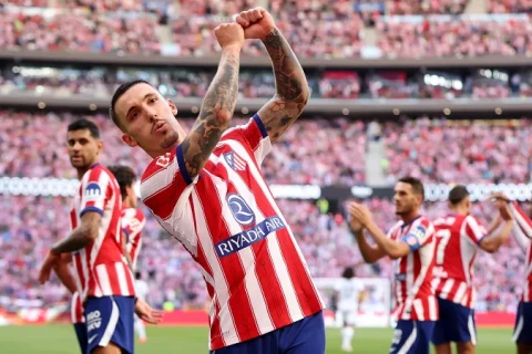 Atletico mock Real Madrid after derby win amid refereeing row