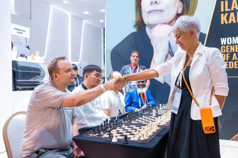 İlahə Qədimova Ümumdünya Şahmat Olimpiadasında seans keçirib - FOTO