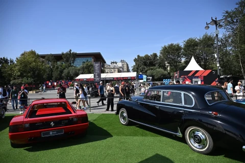 Bakıda “Formula-1” Qran-prisi çərçivəsində klassik avtomobillər sərgilənir - FOTO